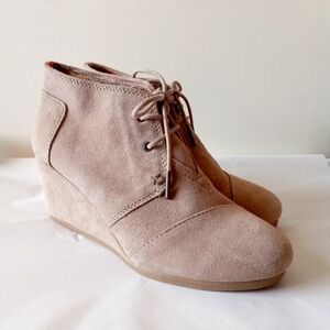 TOMS Suede Leather Taupe Desert Wedge Lace Up Ankle Booties Women's 8.5
